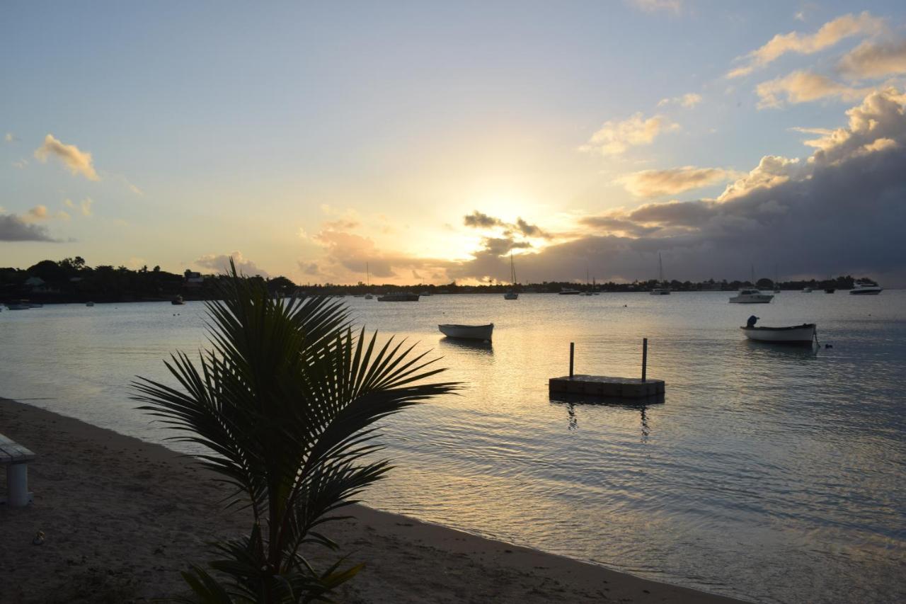 Ocean Drive Studio - Opposite The Beach Grand Baie Extérieur photo