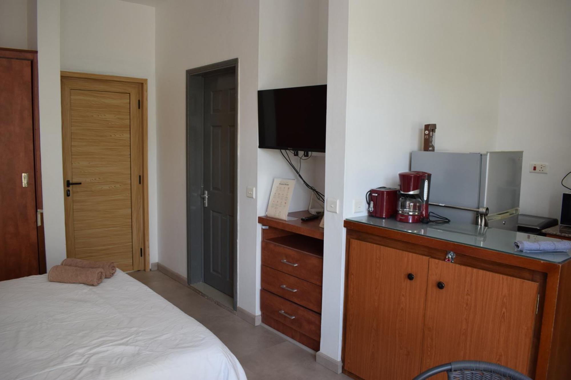 Ocean Drive Studio - Opposite The Beach Grand Baie Extérieur photo