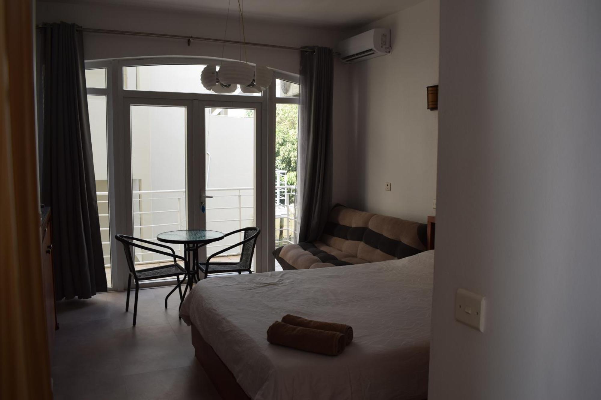 Ocean Drive Studio - Opposite The Beach Grand Baie Extérieur photo